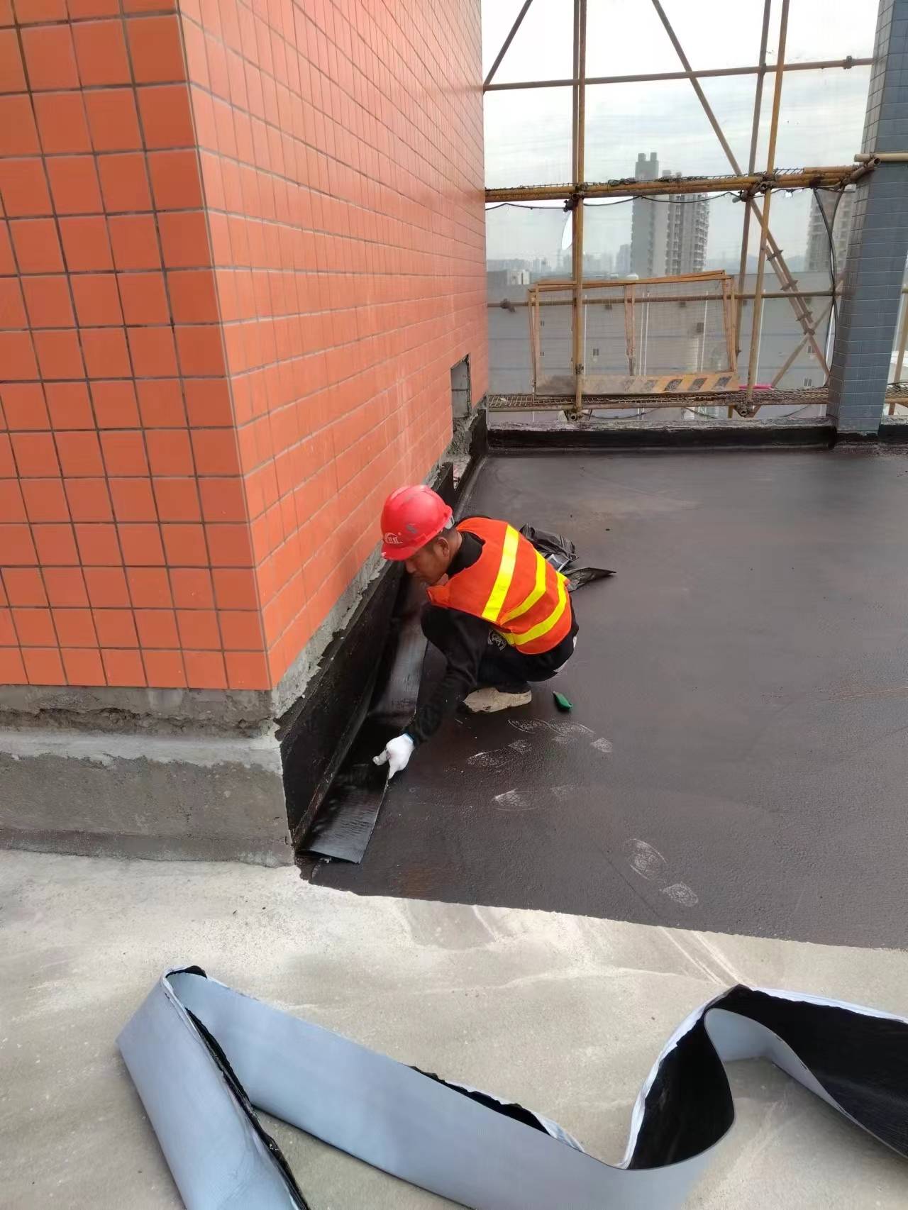 樓房水管漏水怎么辦？廣州本地專業(yè)防水補漏與管道安裝服務指南